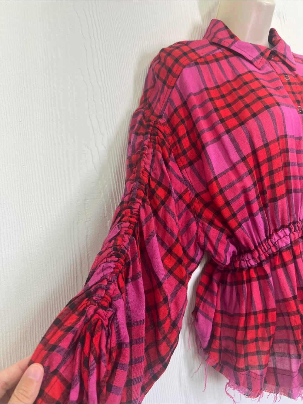 Free People - We The Free Pacific Dawn Pink Red Plaid Ruched Sleeve Blouse Small - Picture 4 of 13